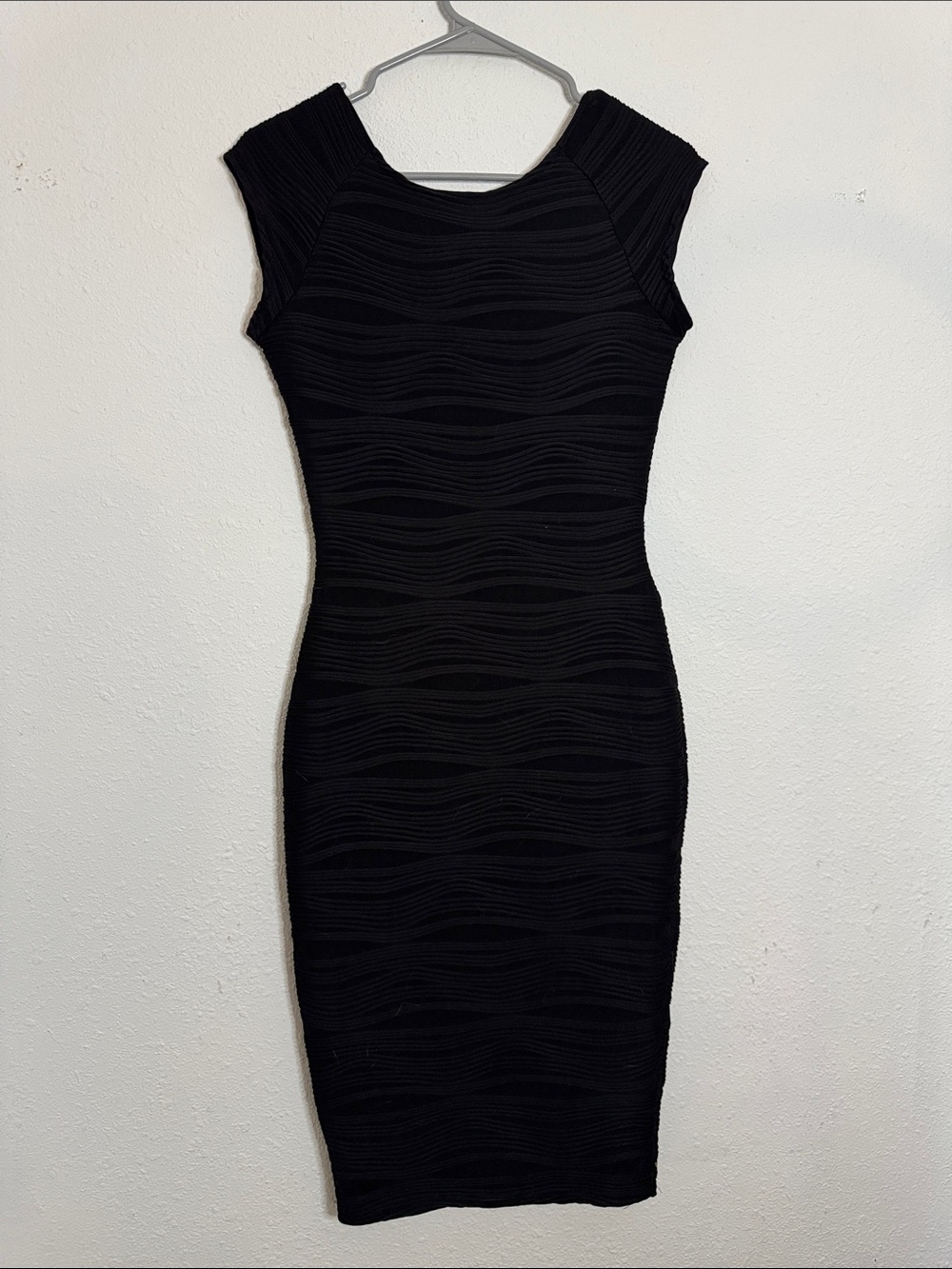 Sleek Black Midi Bodycon Dress with Subtle Wave Texture